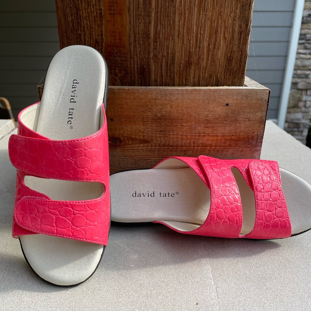 NWOB David Tate watermelon sandals with 2 Velcro straps in size 5